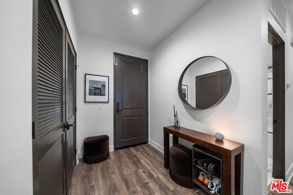 859 S Lucerne Boulevard #110 Los Angeles, CA 90005