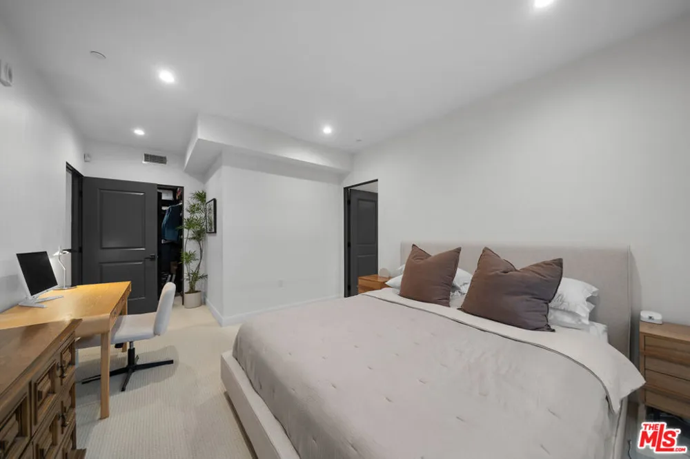 859 S Lucerne Boulevard #110 Los Angeles, CA 90005