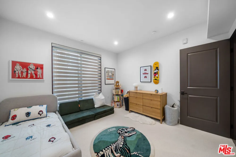 859 S Lucerne Boulevard #110 Los Angeles, CA 90005