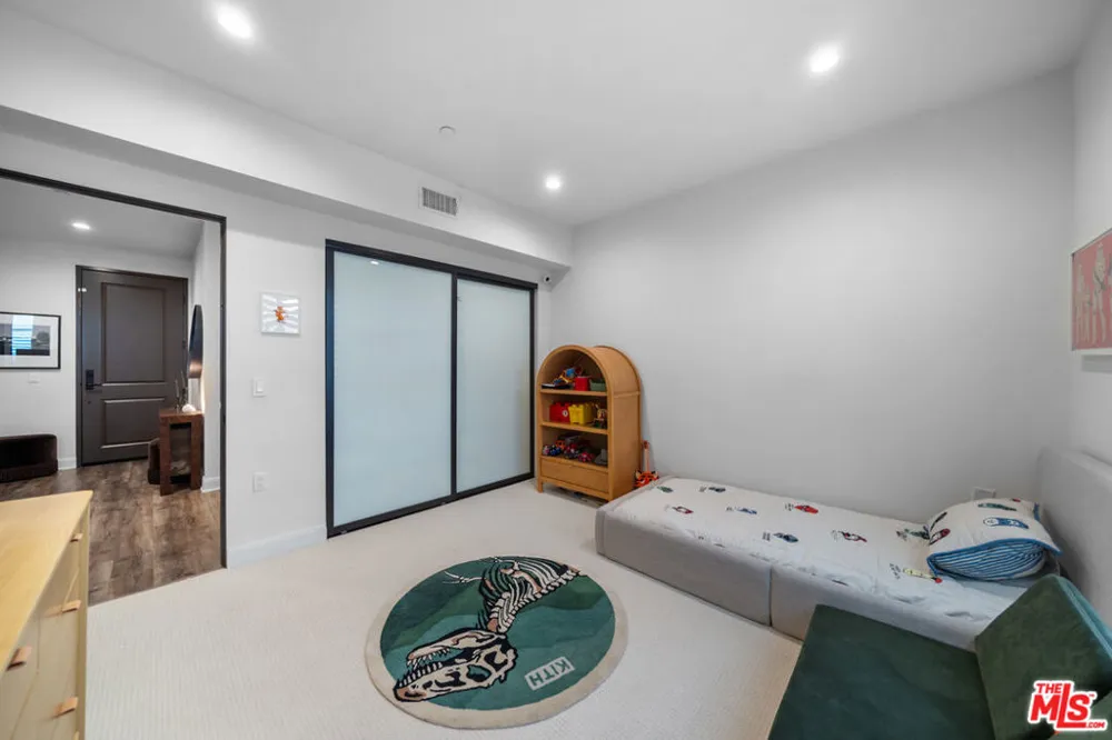 859 S Lucerne Boulevard #110 Los Angeles, CA 90005