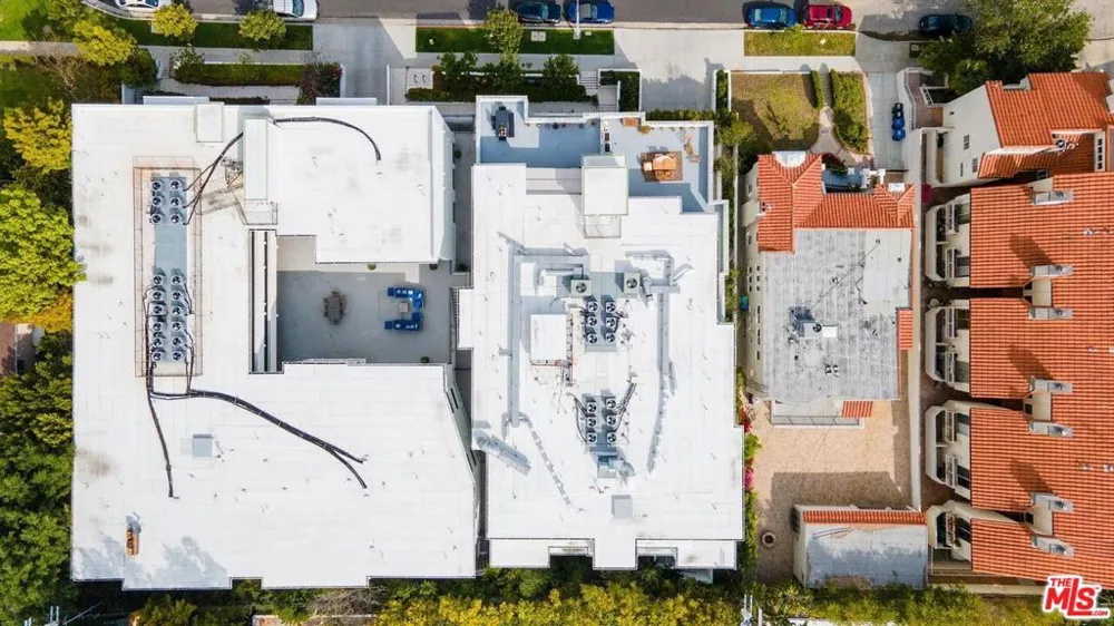 859 S Lucerne Boulevard #110 Los Angeles, CA 90005