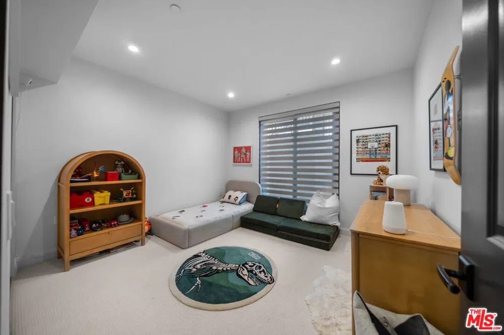 859 S Lucerne Boulevard #110 Los Angeles, CA 90005