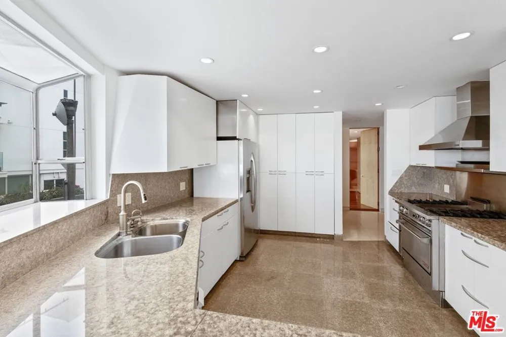 6 Eastwind Street #110 Marina del Rey, CA 90292