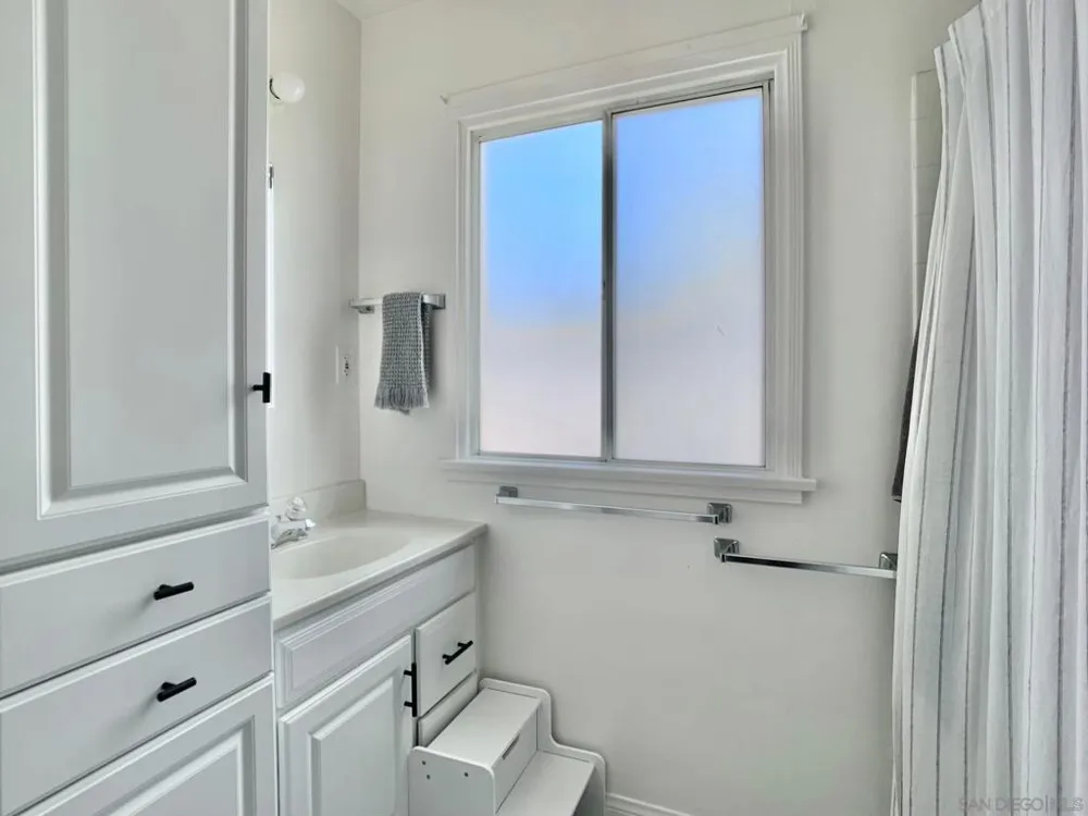 5111 Jackson Drive La Mesa, CA 91942