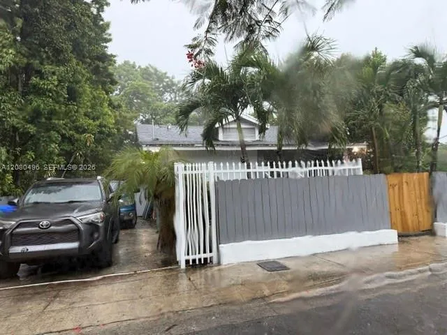 812 NW 29th Ter Miami, FL 33127