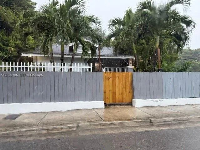 812 NW 29th Ter Miami, FL 33127