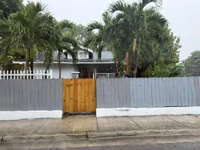 812 NW 29th Ter Miami, FL 33127