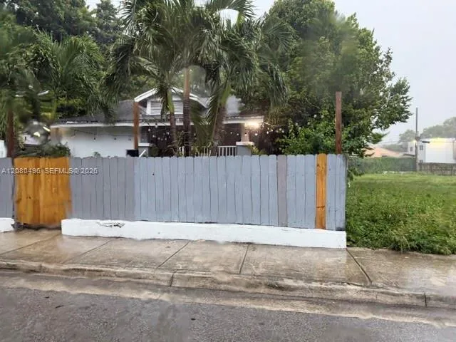 812 NW 29th Ter Miami, FL 33127