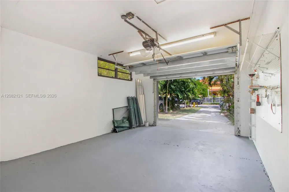 119 Harbor Dr Key Biscayne, FL 33149