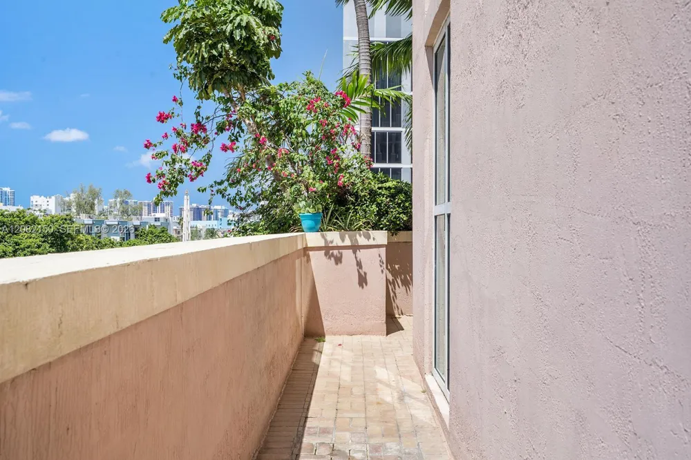 17555 Atlantic Blvd #508 Sunny Isles Beach, FL 33160