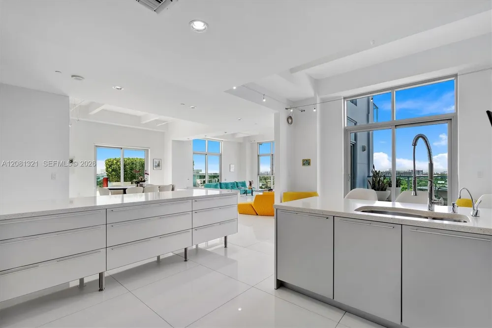 201 Aqua Ave #801 Miami Beach, FL 33141