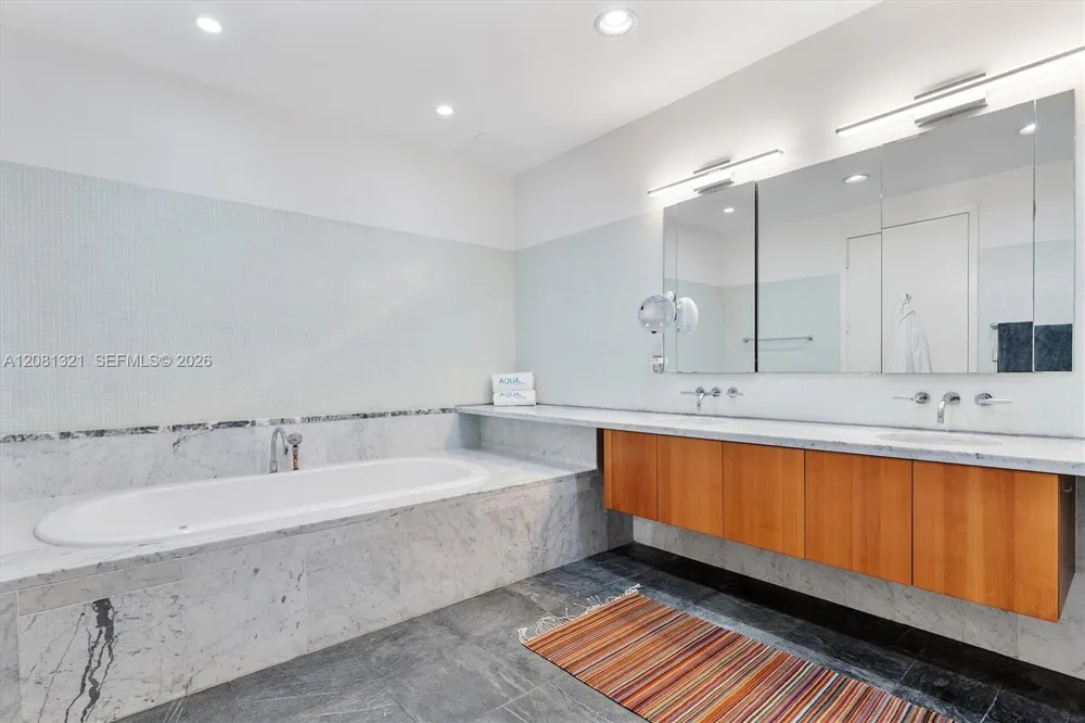 201 Aqua Ave #801 Miami Beach, FL 33141