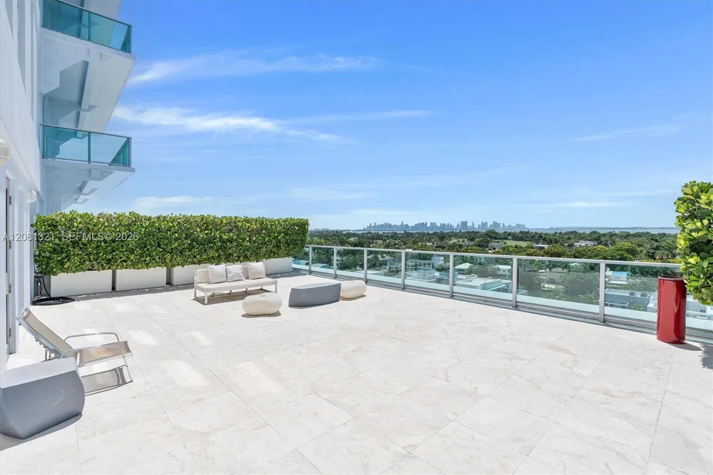 201 Aqua Ave #801 Miami Beach, FL 33141