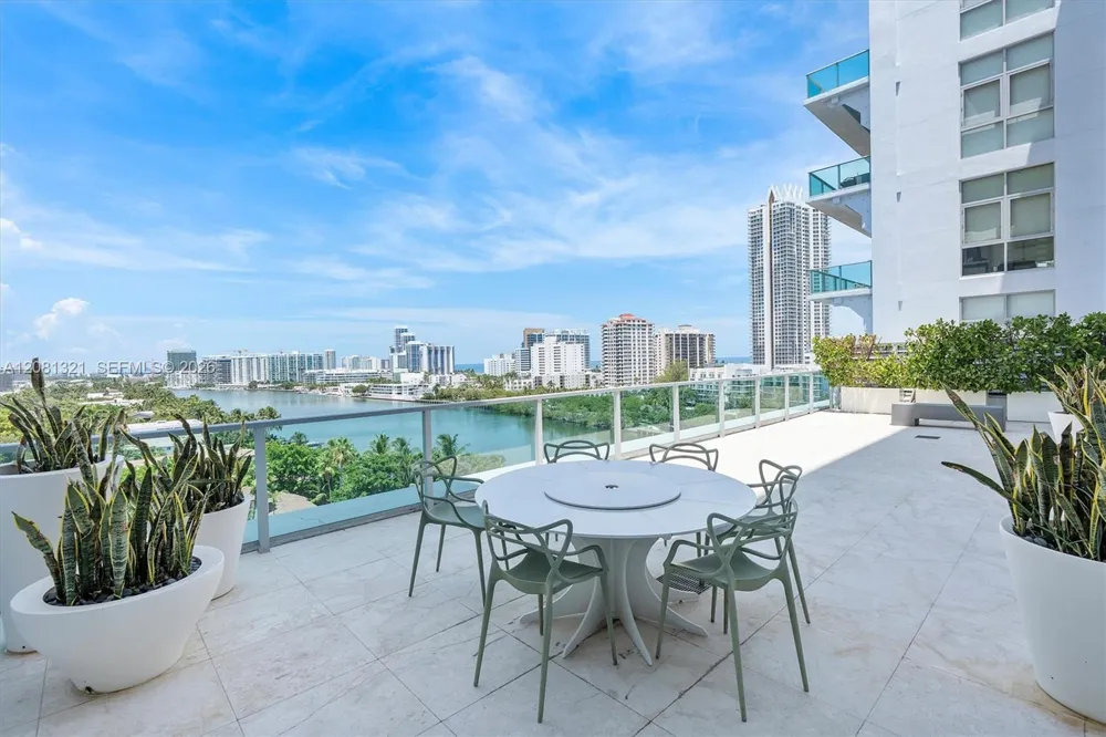 201 Aqua Ave #801 Miami Beach, FL 33141