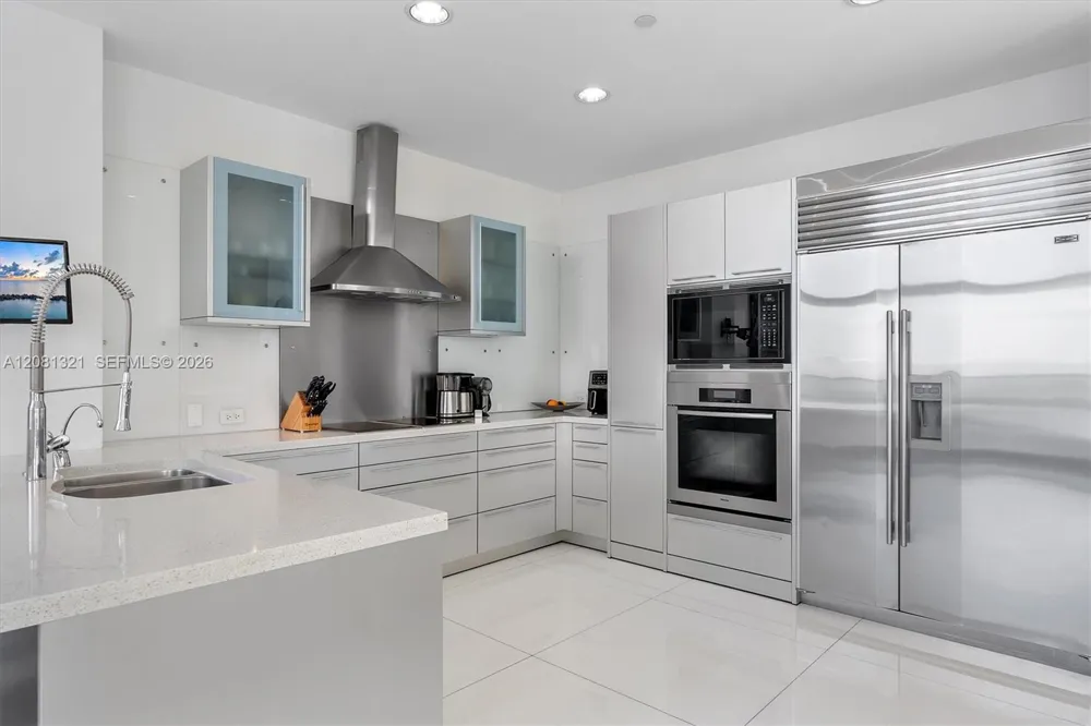 201 Aqua Ave #801 Miami Beach, FL 33141