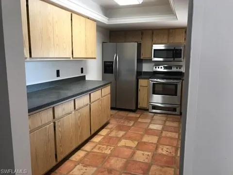 627 SE 10th Avenue