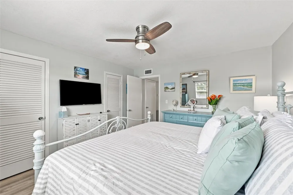 7151 SUNSET WAY #9 St Pete Beach, FL 33706