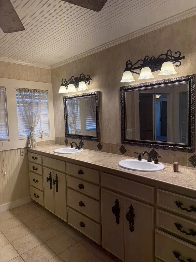 7800 County Road 210 Bertram, TX 78654