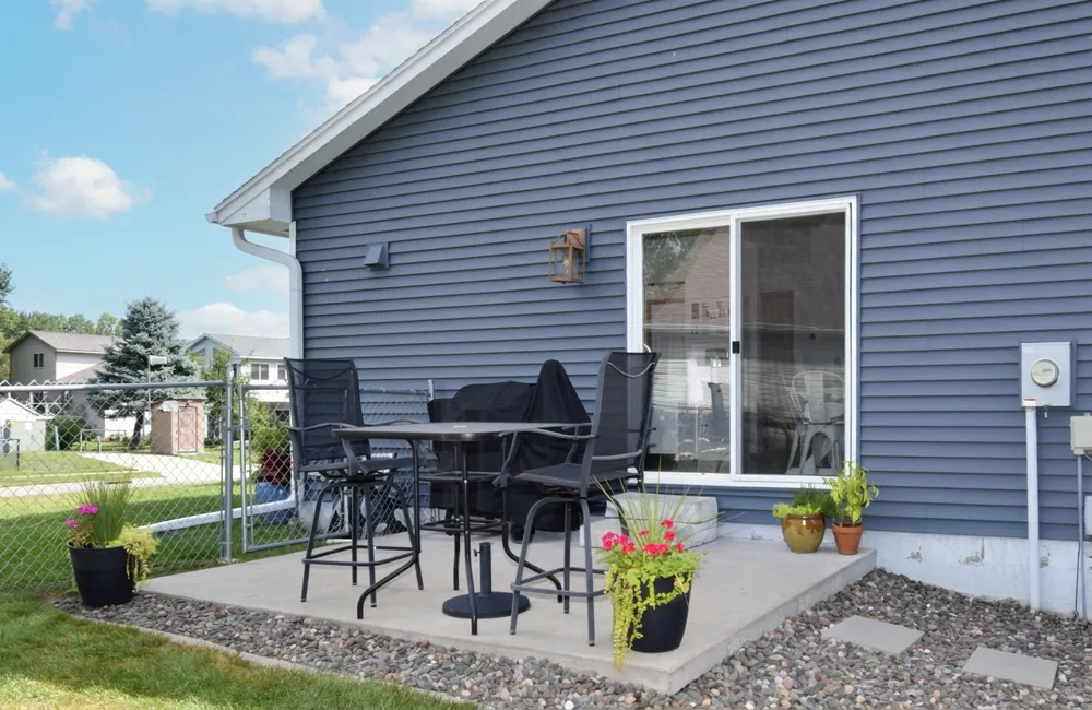 882 115th Avenue NE Blaine, MN 55434