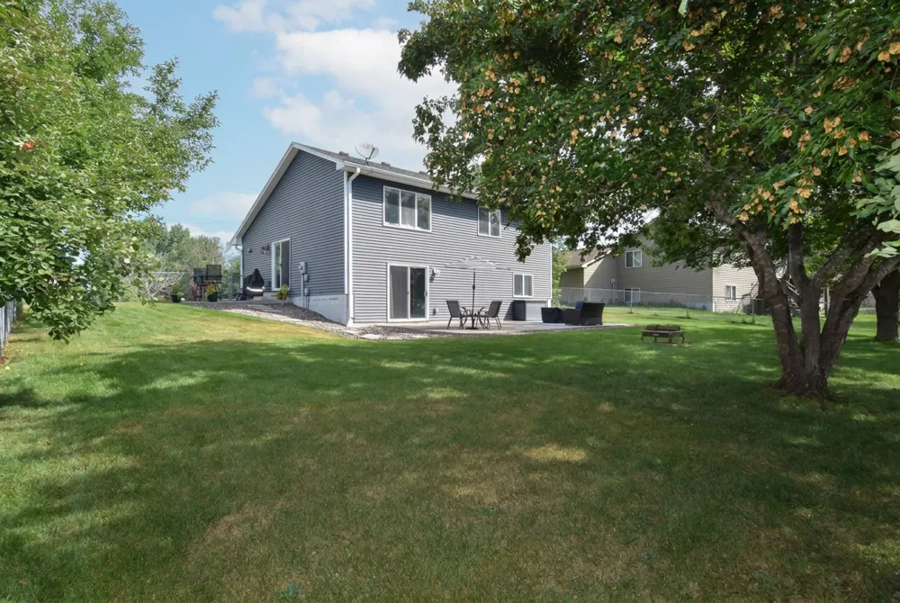 882 115th Avenue NE Blaine, MN 55434