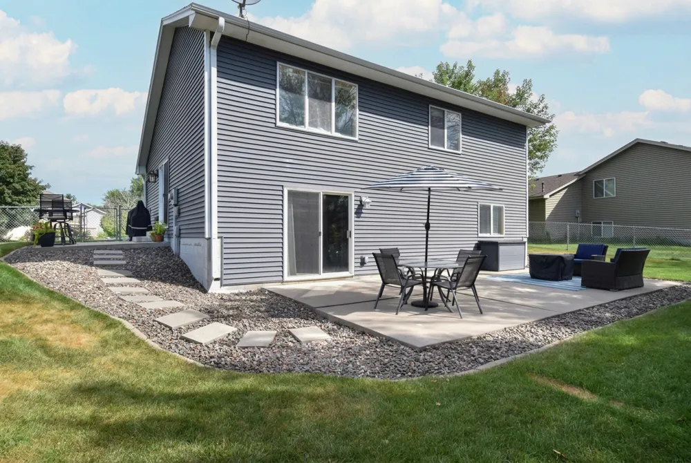 882 115th Avenue NE Blaine, MN 55434