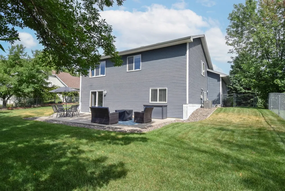 882 115th Avenue NE Blaine, MN 55434