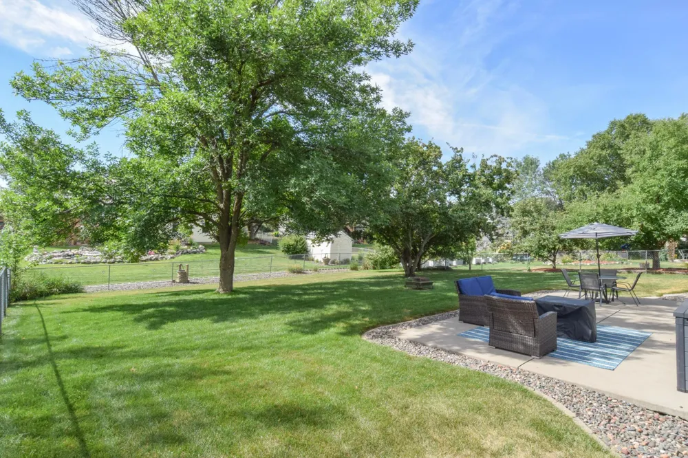 882 115th Avenue NE Blaine, MN 55434
