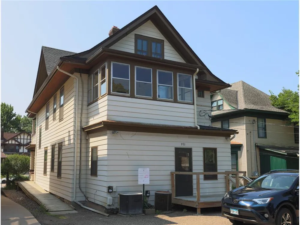 951 Grand Avenue Saint Paul, MN 55105