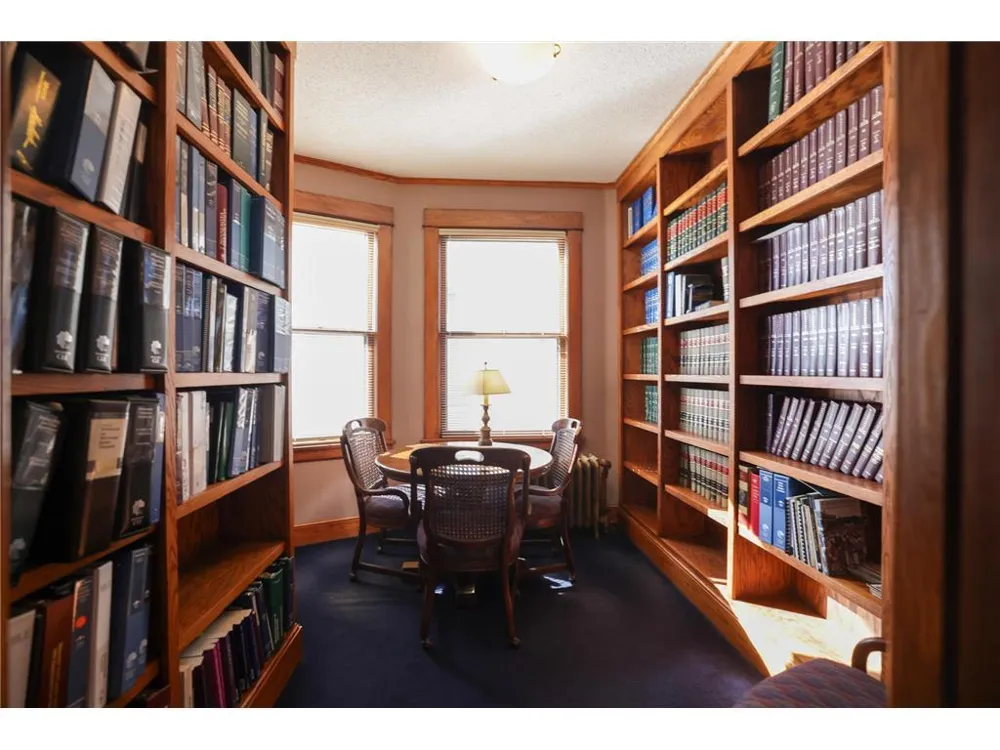 951 Grand Avenue Saint Paul, MN 55105