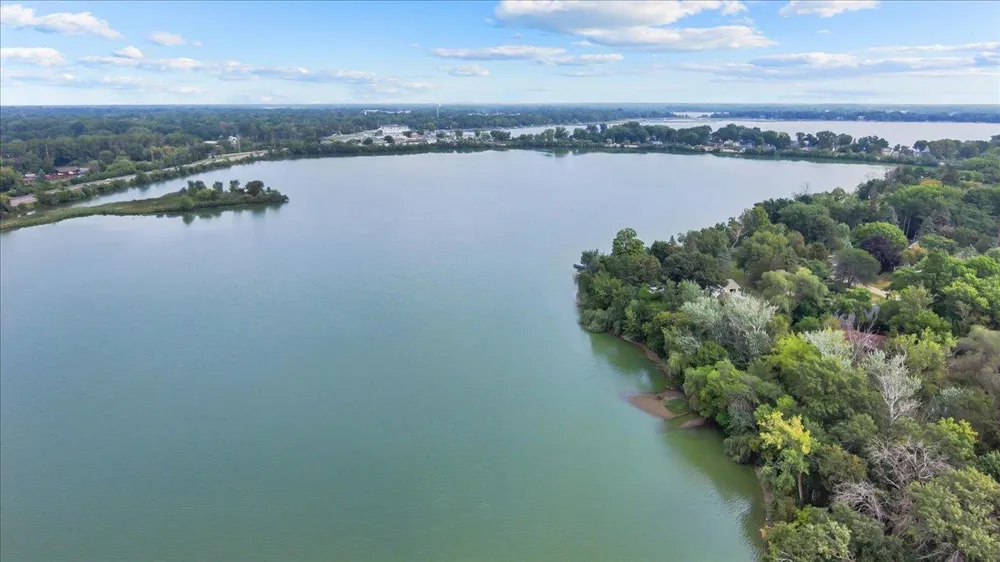 4090 Highland Avenue White Bear Lake, MN 55110