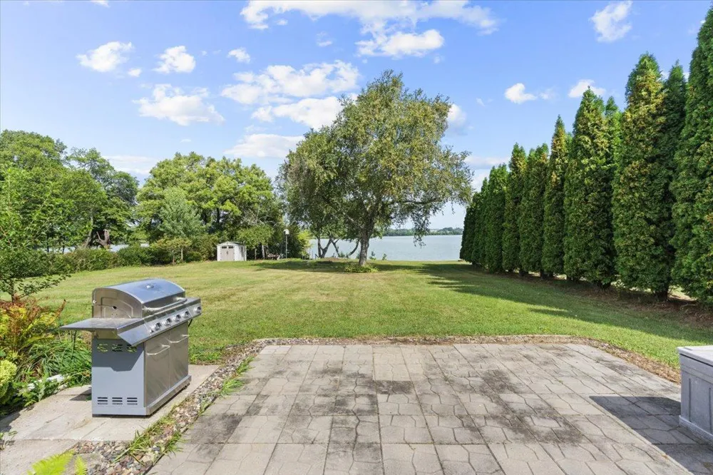 4090 Highland Avenue White Bear Lake, MN 55110