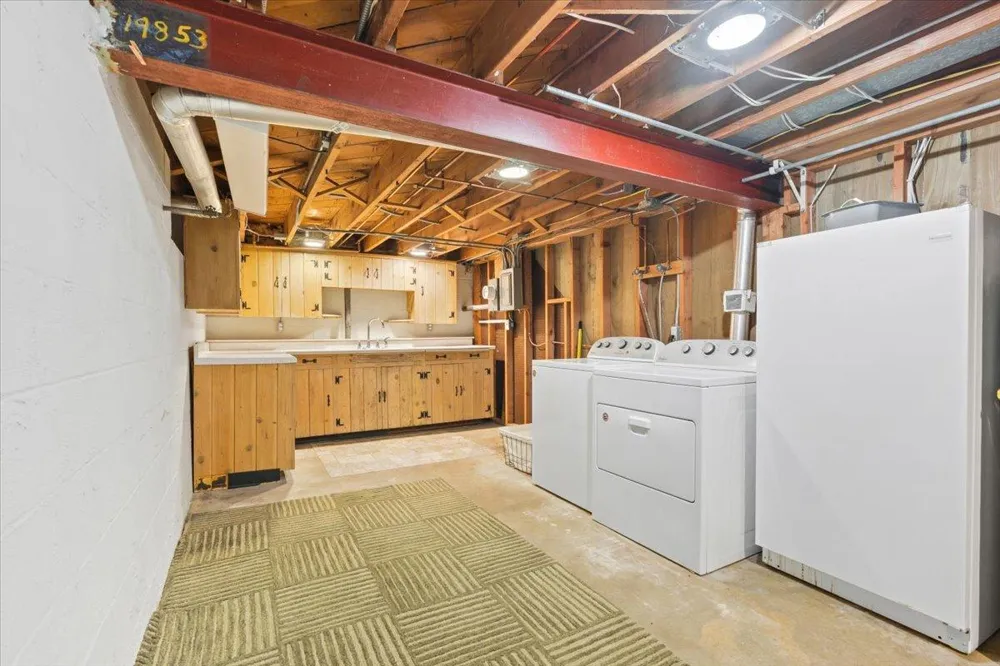 4090 Highland Avenue White Bear Lake, MN 55110