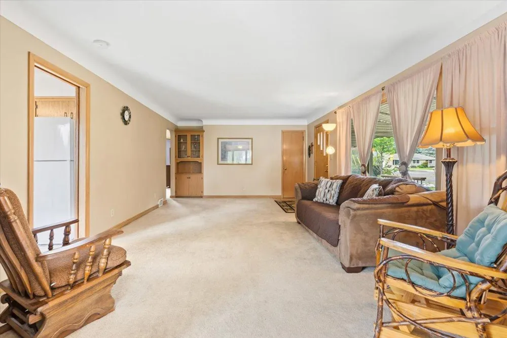 4090 Highland Avenue White Bear Lake, MN 55110