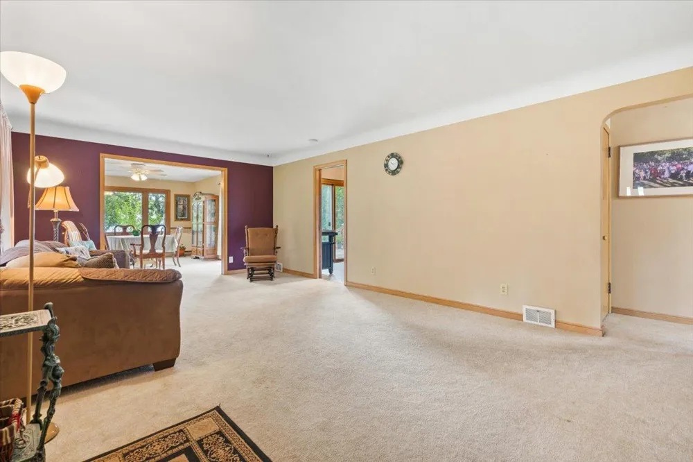 4090 Highland Avenue White Bear Lake, MN 55110