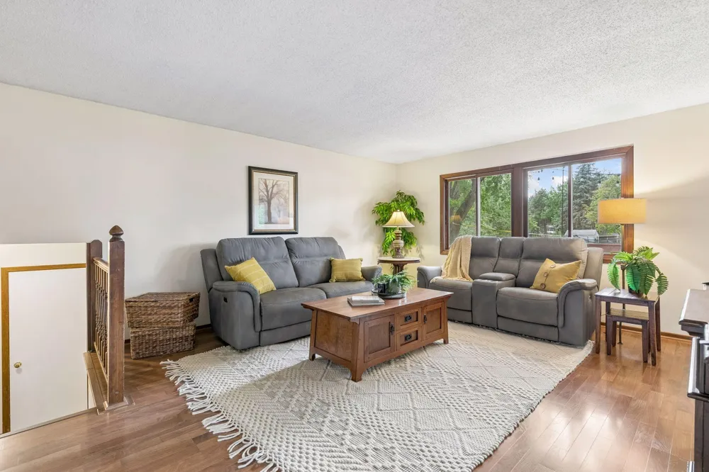 20749 Italy Avenue Lakeville, MN 55044