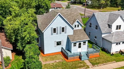 106 Lark St