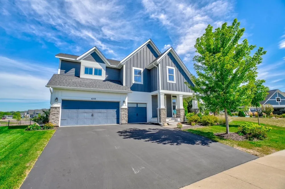4233 Arbor Bay Woodbury, MN 55129