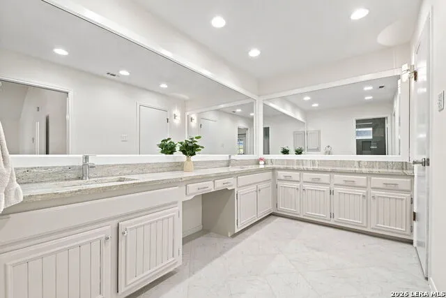 1739 Royal Crescent San Antonio, TX 78231