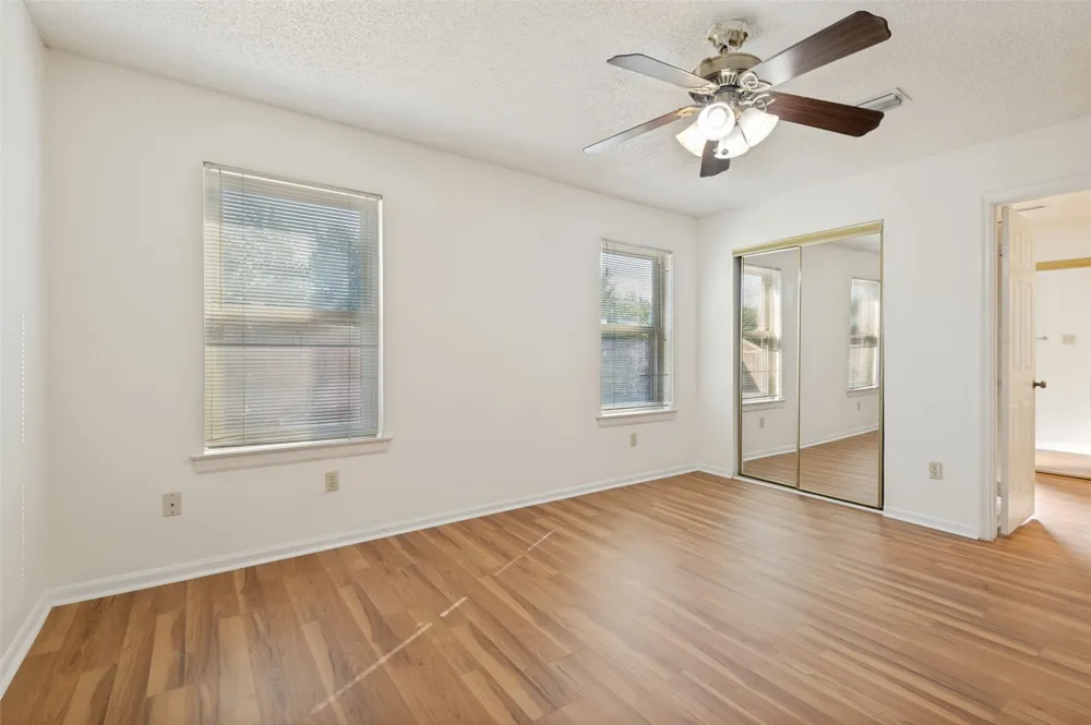 617 Valley Spring Drive Arlington, TX 76018