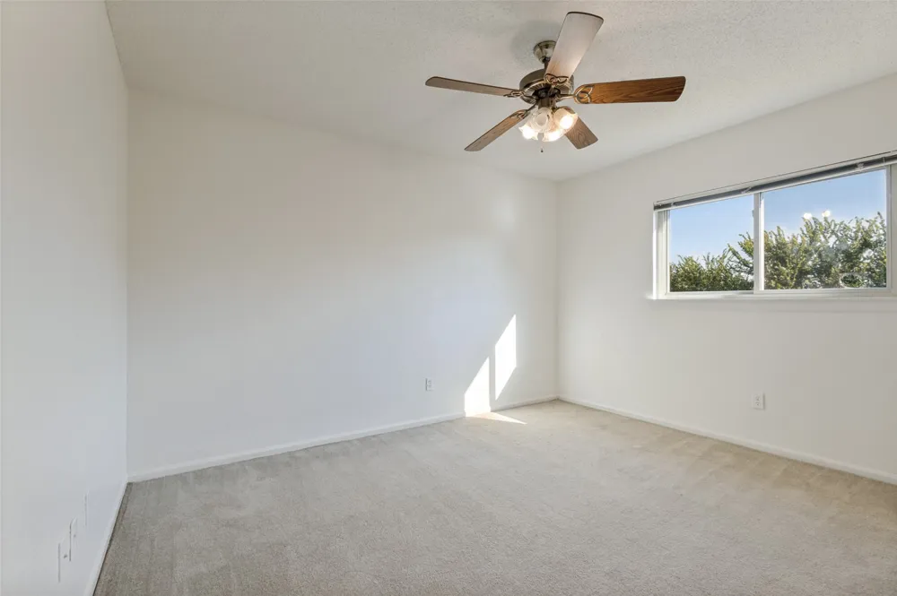 617 Valley Spring Drive Arlington, TX 76018