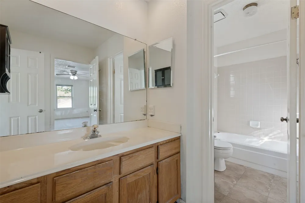617 Valley Spring Drive Arlington, TX 76018