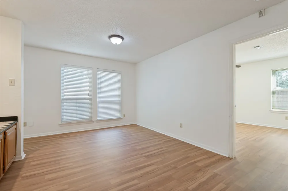 617 Valley Spring Drive Arlington, TX 76018