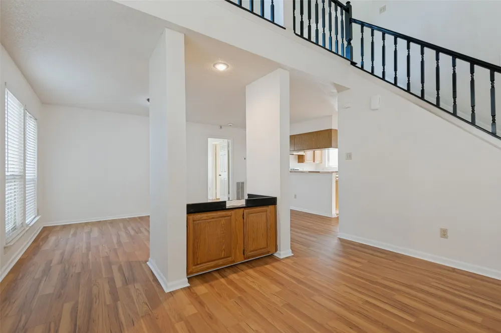 617 Valley Spring Drive Arlington, TX 76018