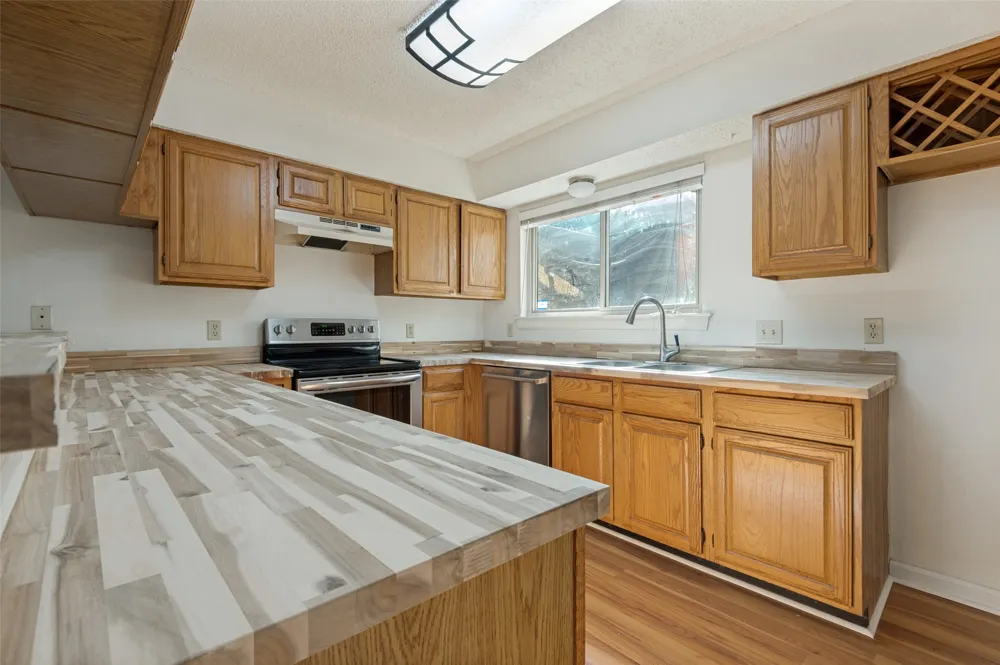 617 Valley Spring Drive Arlington, TX 76018