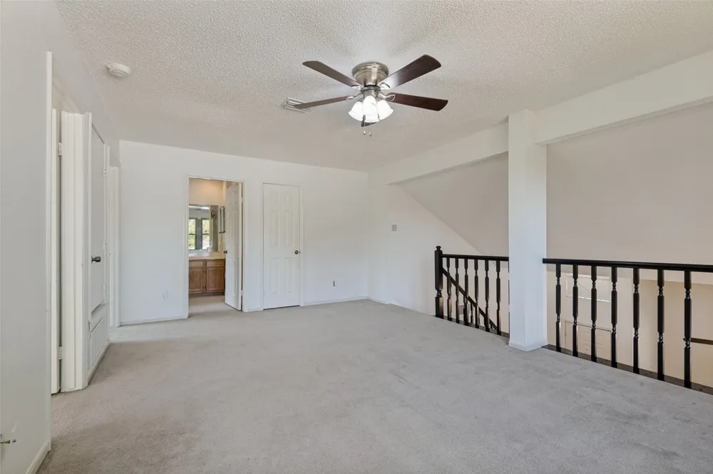 617 Valley Spring Drive Arlington, TX 76018