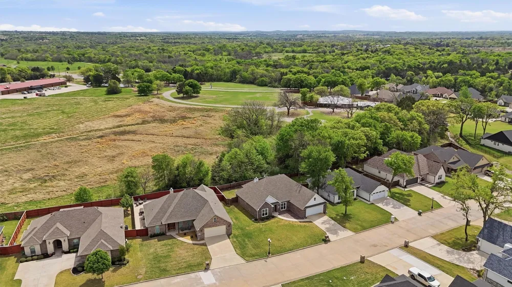 230 Bent Oak Drive Pottsboro, TX 75076