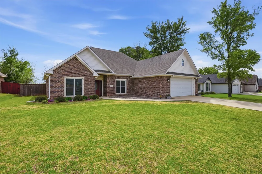 230 Bent Oak Drive Pottsboro, TX 75076
