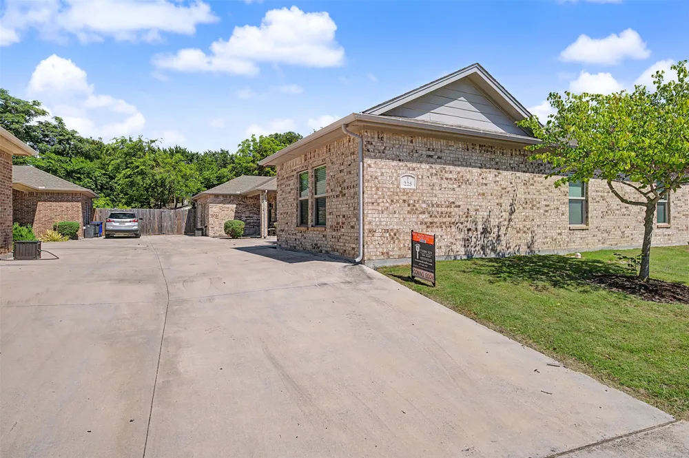 213 Stewart Bend Court #A Azle, TX 76020