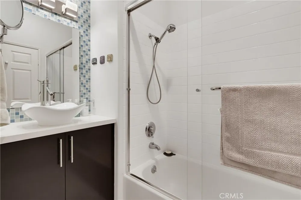 3535 Dunn Drive #201 Los Angeles, CA 90034