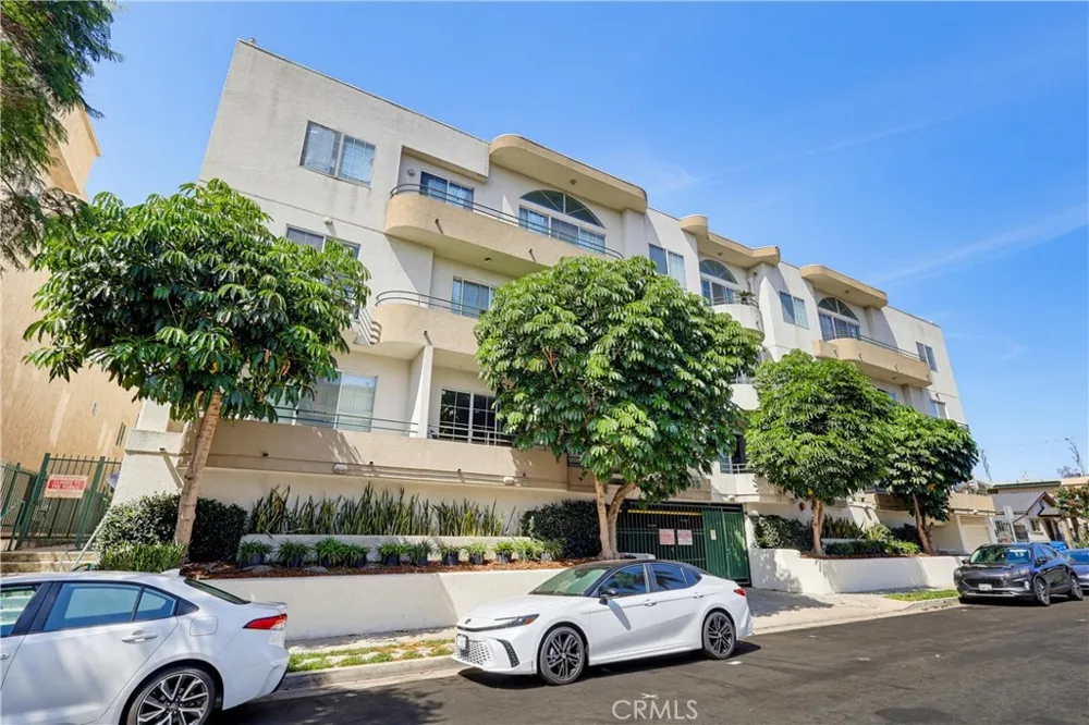 3535 Dunn Drive #201 Los Angeles, CA 90034